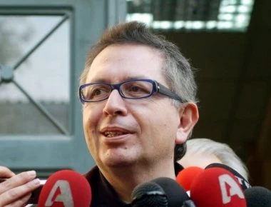 Θέμος Αναστασιάδης & «Μαύρη τρύπα»: Η αιρετική στήλη στην τελευταία σελίδα της «Ελευθεροτυπίας»